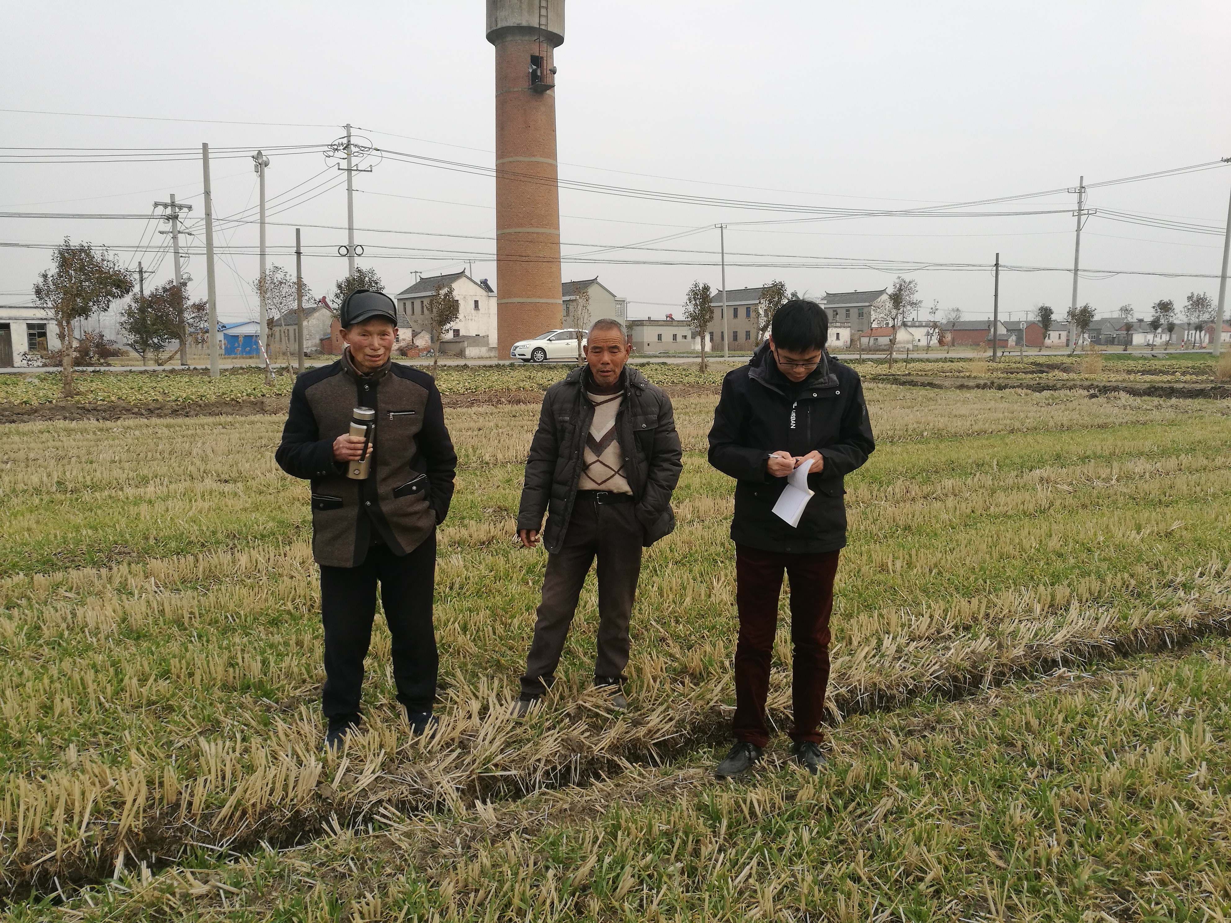 盐城市建湖县农技人员深入生产一线开展春耕技术指导服务